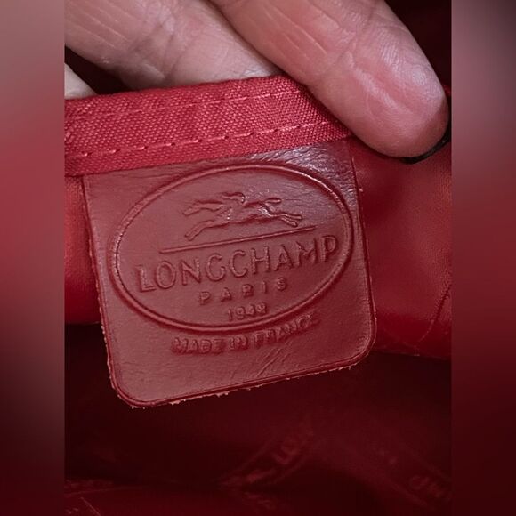Vintage Longchamp Roseau Leather Bag in the color Bordeaux. - Picture 12 of 13